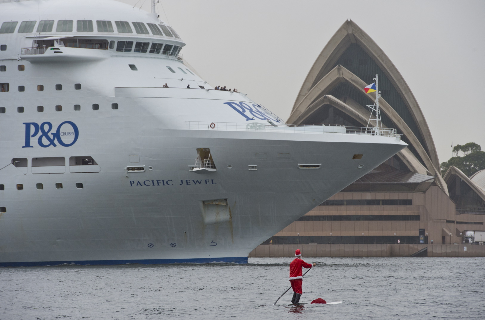 Santa paddleboarding in Sydney Harbour with Pacific Jewel photo James Morgan 6